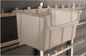 eingehangene Box, gesichert durch Hakensystem